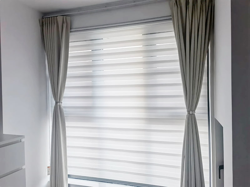 Light blocking curtain